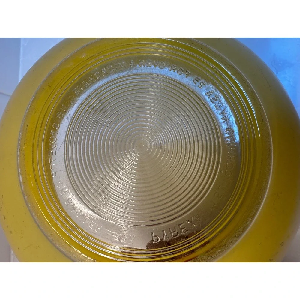 Pyrex vintage mixing